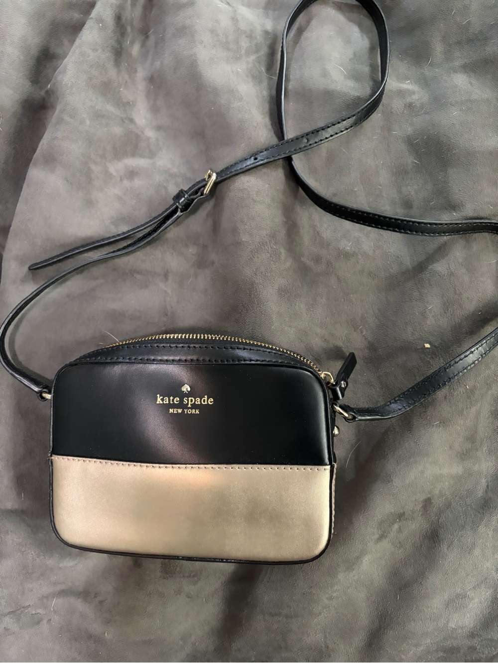 Kate Spade Ivy Street Clover Crossbody Bag black and gold